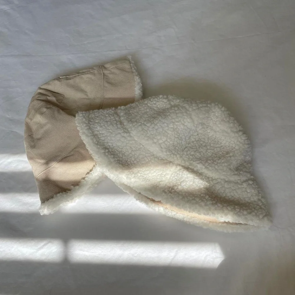 Light brown and white bucket hat - Picture 2 of 4